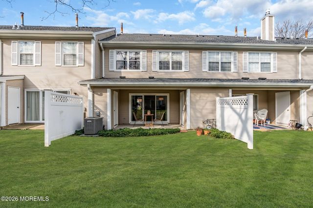 25 Steeple Chase Court, Tinton Falls, NJ 07724
