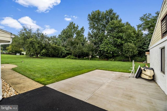 55 BROOK DR, Southampton, PA 18966