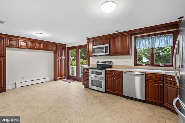 55 BROOK DR, Southampton, PA 18966