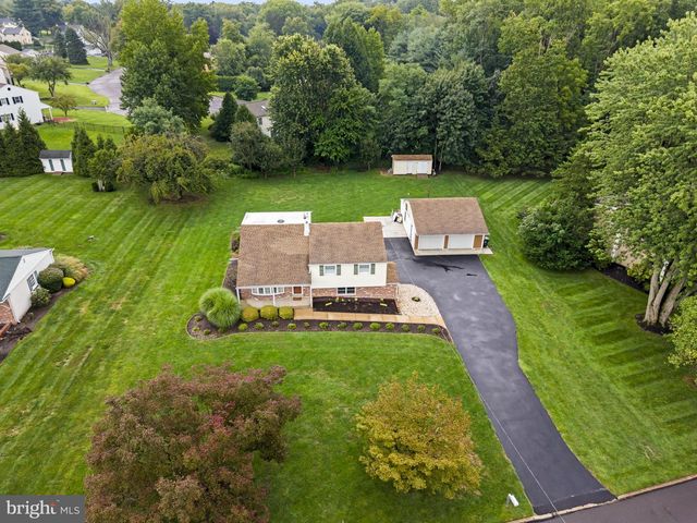 55 BROOK DR, Southampton, PA 18966