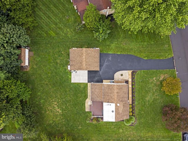 55 BROOK DR, Southampton, PA 18966