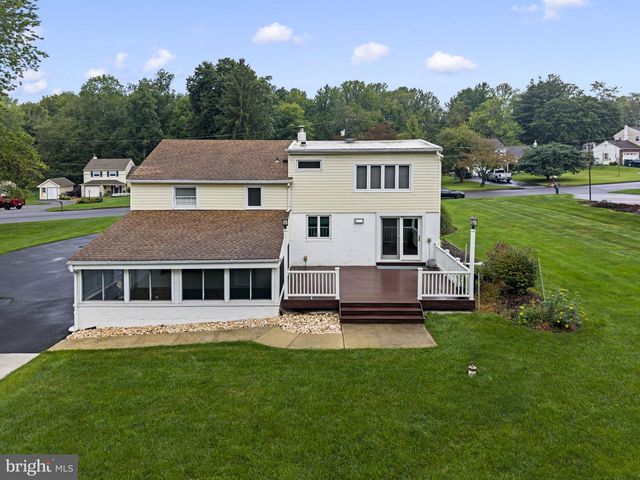 55 BROOK DR, Southampton, PA 18966