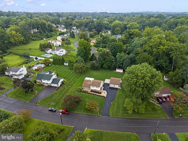 55 BROOK DR, Southampton, PA 18966