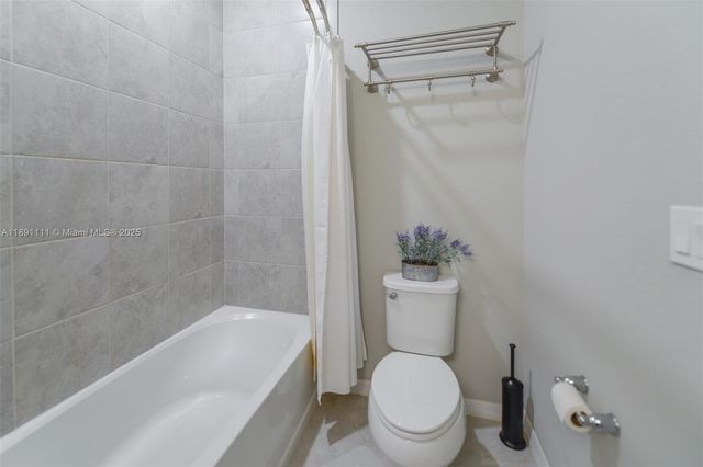 4735 Eucalyptus Dr, Hollywood, FL 33021