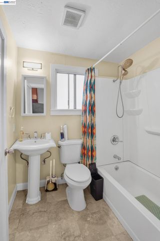 502 Lewis St, Oakland, CA 94607
