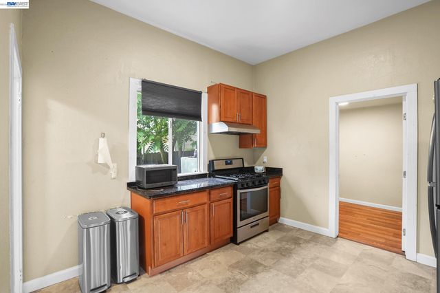 502 Lewis St, Oakland, CA 94607