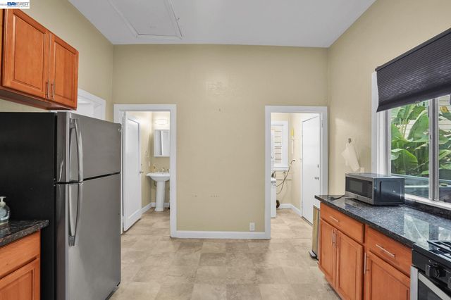 502 Lewis St, Oakland, CA 94607
