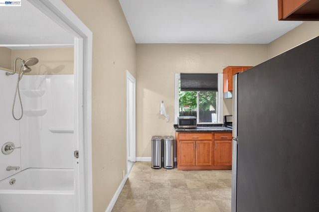 502 Lewis St, Oakland, CA 94607