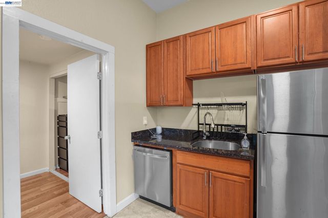 502 Lewis St, Oakland, CA 94607