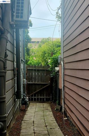 502 Lewis St, Oakland, CA 94607