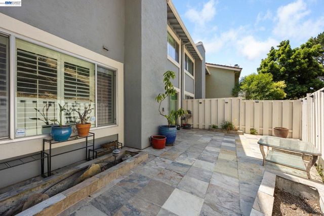 34 Chimney Rock, Oakland, CA 94605