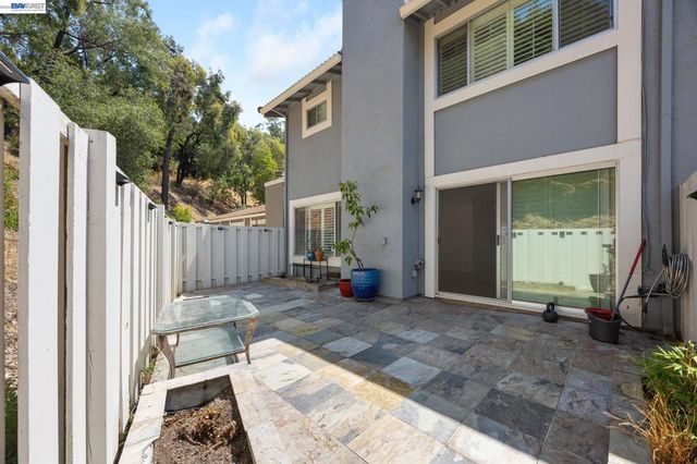 34 Chimney Rock, Oakland, CA 94605