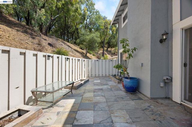 34 Chimney Rock, Oakland, CA 94605