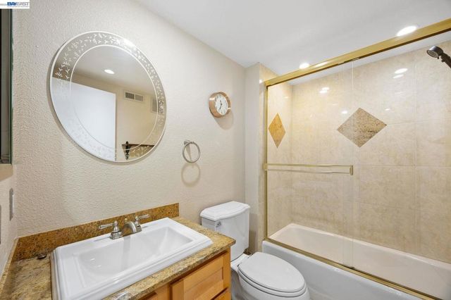 34 Chimney Rock, Oakland, CA 94605