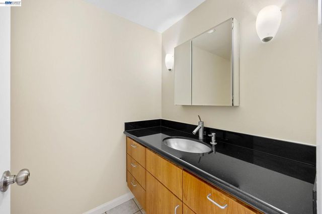 34 Chimney Rock, Oakland, CA 94605