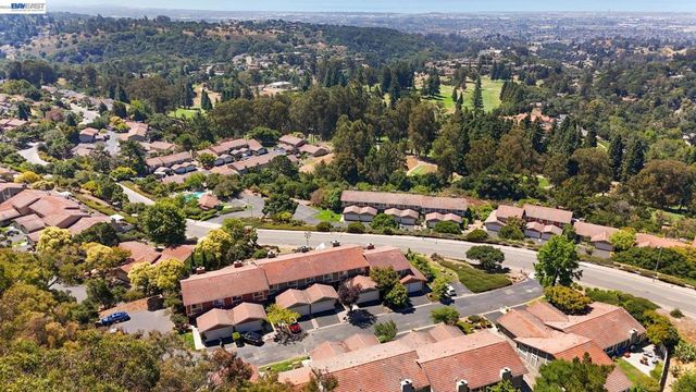 34 Chimney Rock, Oakland, CA 94605