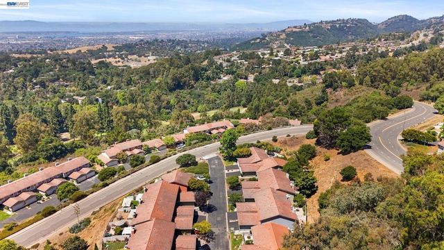 34 Chimney Rock, Oakland, CA 94605