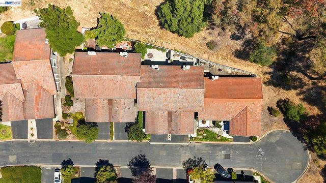 34 Chimney Rock, Oakland, CA 94605