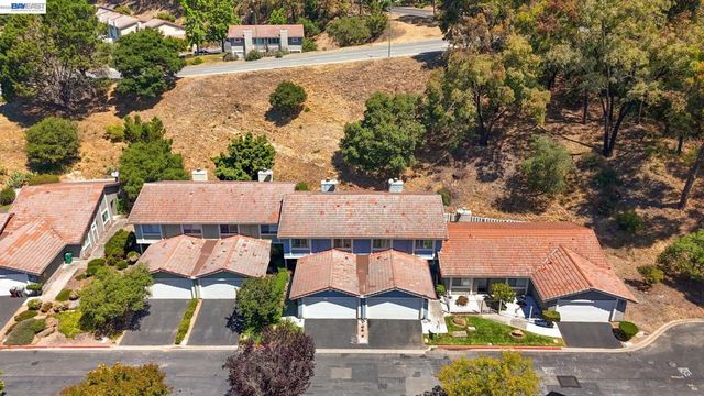 34 Chimney Rock, Oakland, CA 94605