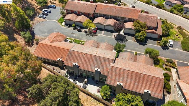 34 Chimney Rock, Oakland, CA 94605