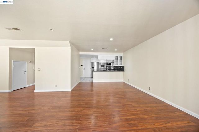 34 Chimney Rock, Oakland, CA 94605