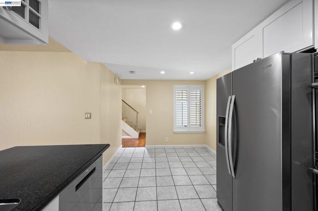 34 Chimney Rock, Oakland, CA 94605