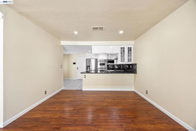 34 Chimney Rock, Oakland, CA 94605