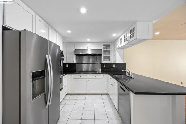 34 Chimney Rock, Oakland, CA 94605