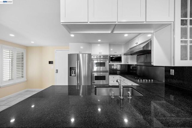 34 Chimney Rock, Oakland, CA 94605