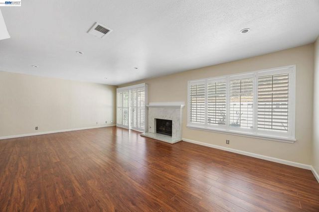 34 Chimney Rock, Oakland, CA 94605