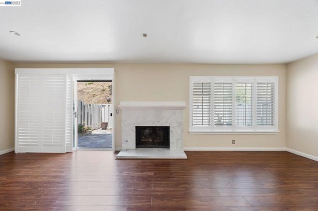 34 Chimney Rock, Oakland, CA 94605