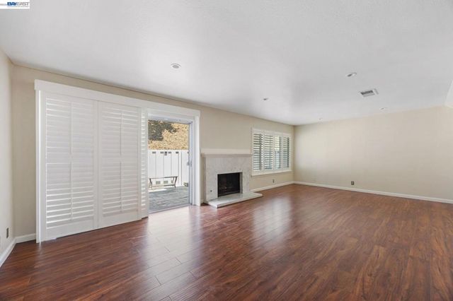 34 Chimney Rock, Oakland, CA 94605