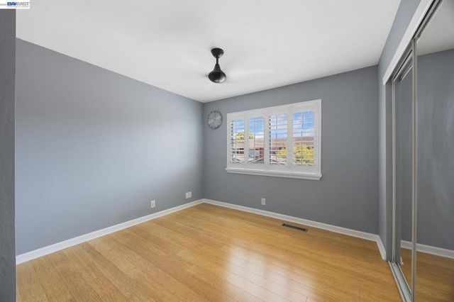 34 Chimney Rock, Oakland, CA 94605