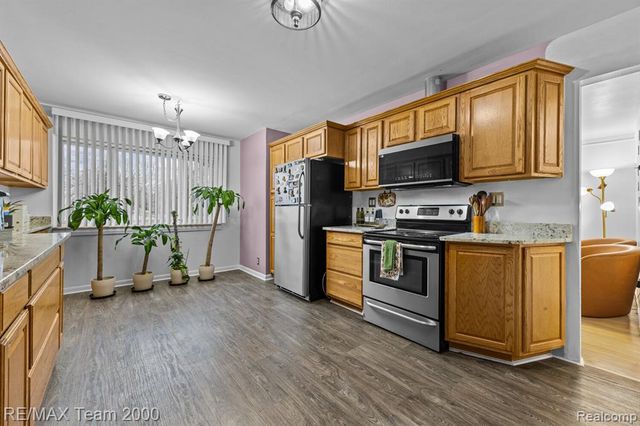 26230 Bonnie Avenue, Warren, MI 48089