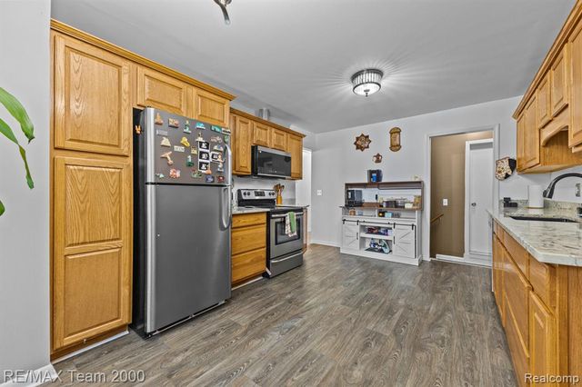 26230 Bonnie Avenue, Warren, MI 48089