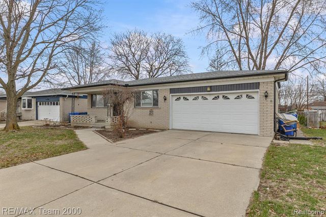 26230 Bonnie Avenue, Warren, MI 48089