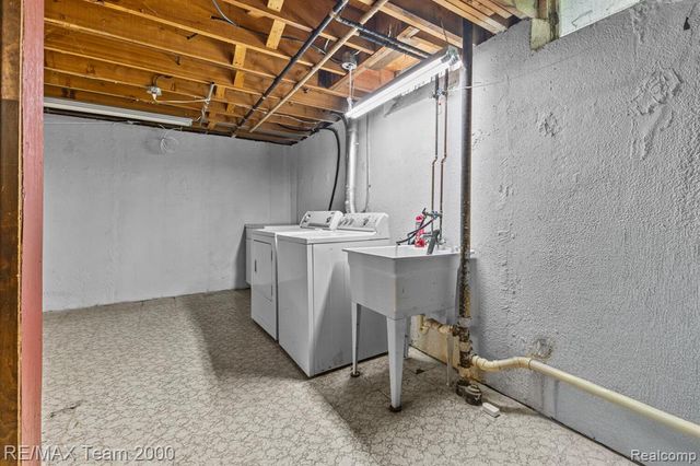 26230 Bonnie Avenue, Warren, MI 48089