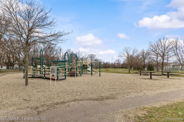 26230 Bonnie Avenue, Warren, MI 48089