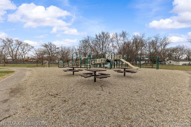 26230 Bonnie Avenue, Warren, MI 48089