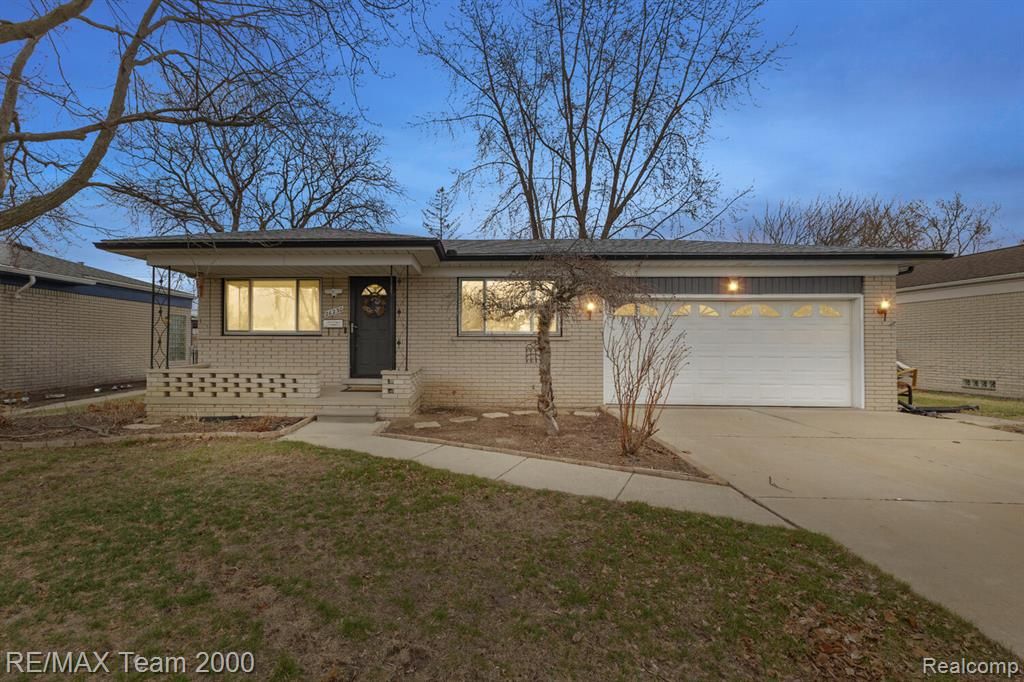 26230 Bonnie Avenue, Warren, MI 48089