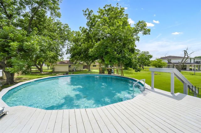 18120 County Road 127, Pearland, TX 77581