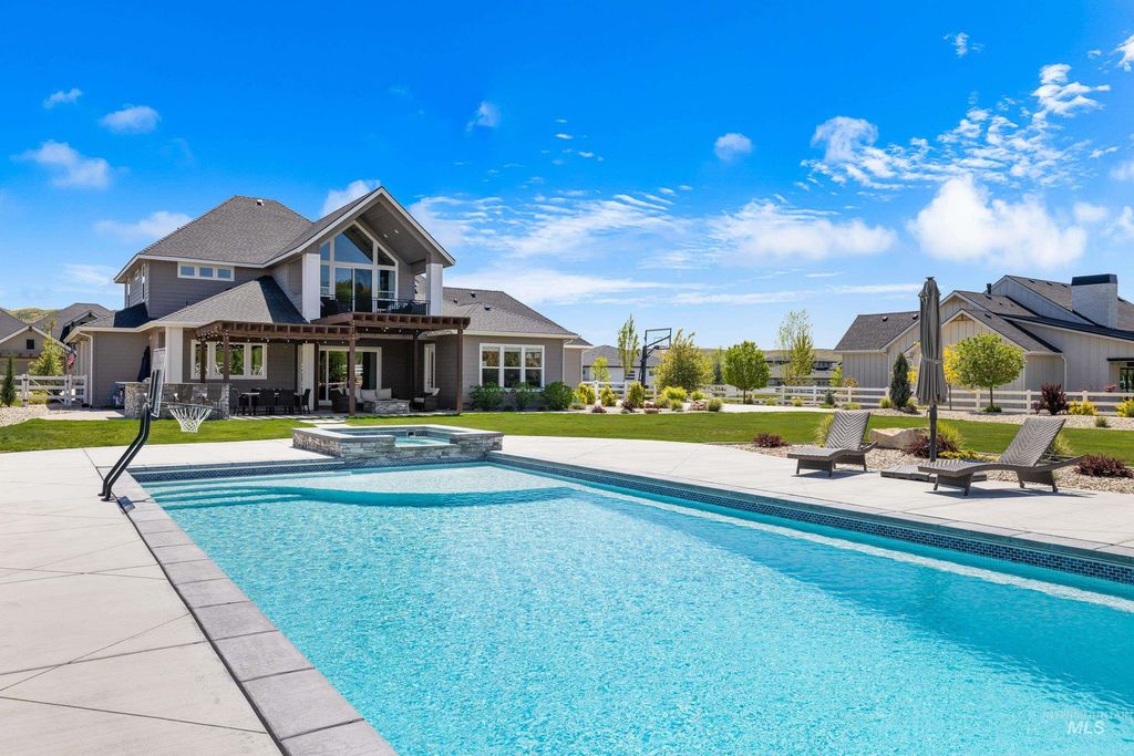 8490 W Mirror Pond Dr, Boise, ID 83714