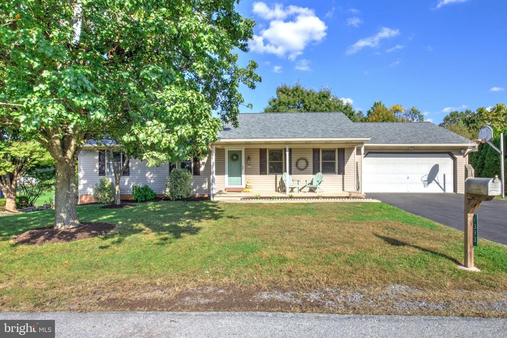 1393 DOUGLAS DR, Denver, PA 17517