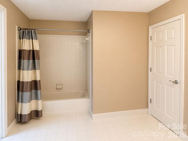 603 29th Avenue NE 213, Hickory, NC 28601