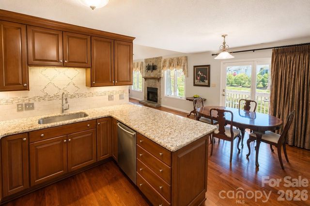 603 29th Avenue NE 213, Hickory, NC 28601