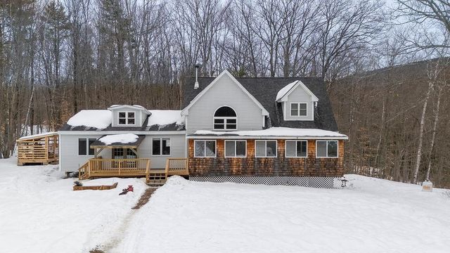 570 County Road, Bradford, NH 03221