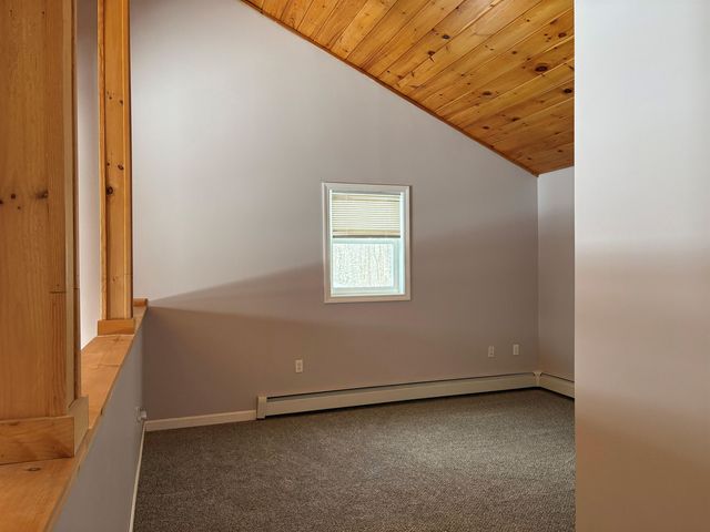 570 County Road, Bradford, NH 03221