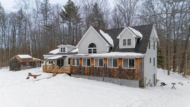 570 County Road, Bradford, NH 03221