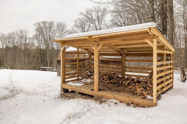 570 County Road, Bradford, NH 03221