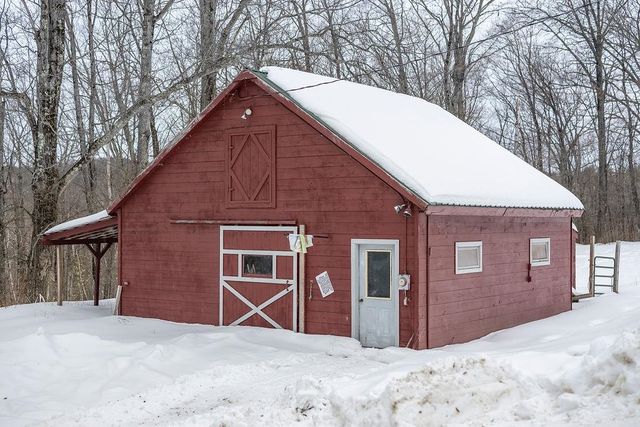 570 County Road, Bradford, NH 03221